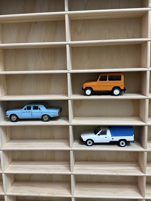 1/43.  1/64.  Продаю стенд для коллекционных моделей