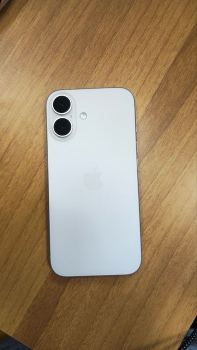 Продавам Iphone 16 128 GB
