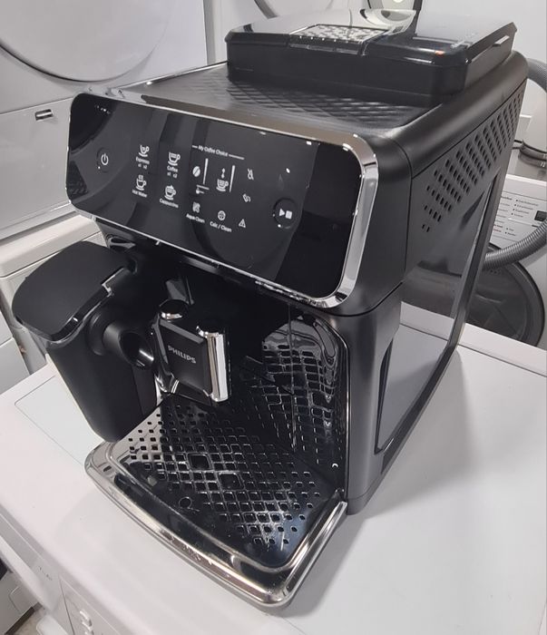 Кафеавтомат Philips EP2231/40, 15 bar, 1500 W, Автоматично капучино, Кана за мляко, Керамичнa мелачкa, Сензорен екран