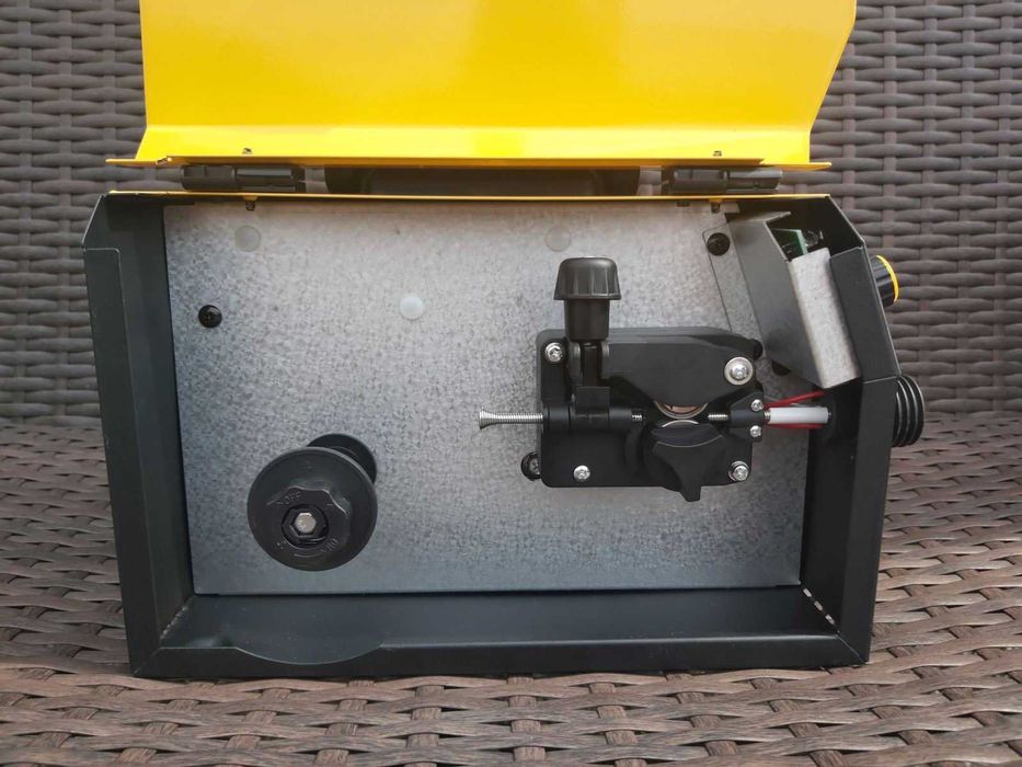 2в1 250А Електрожен + Телоподаващо Инверторно с дисплей с евро букса