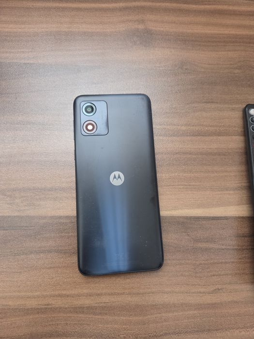 Телефон Motorola E13