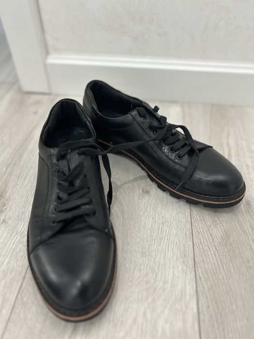 Продам мужскую обувь