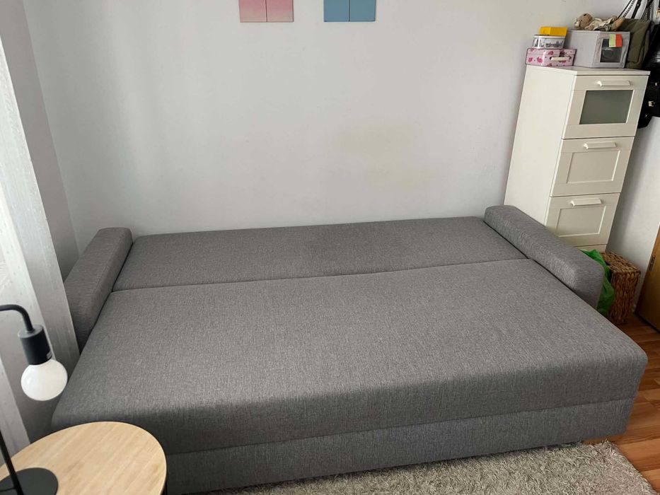 Canapea extensibilă gri cu ladă de depozitare – 225 cm