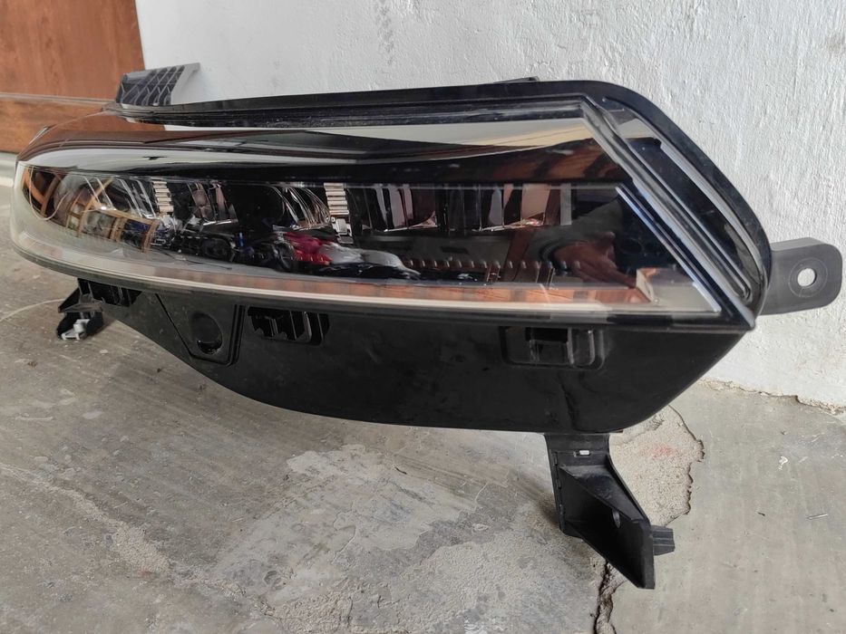 Фар Renault Megane E-Tech LED десен / Фар Рено Меган Оригинален