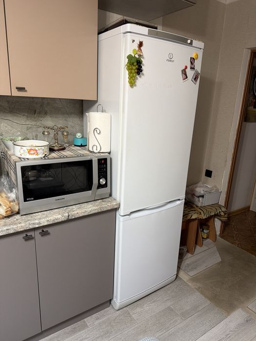 Холодильник indesit