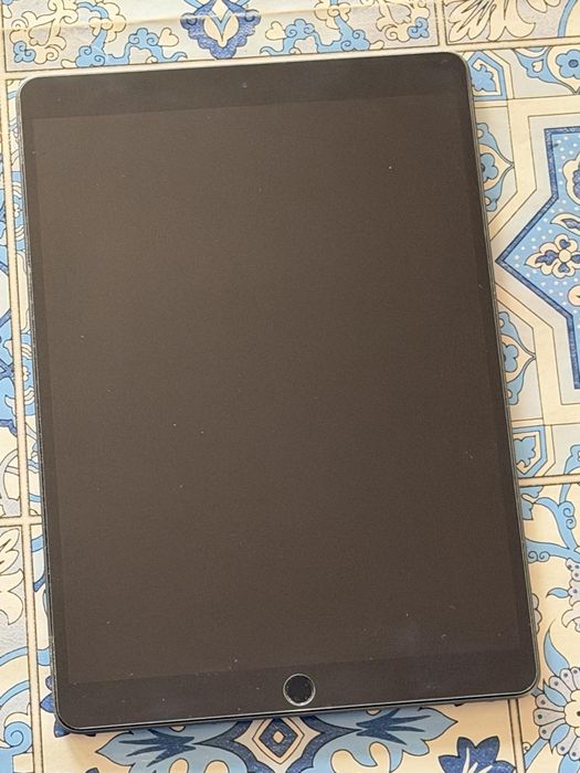 Ipad Air 3! Model A 2152!