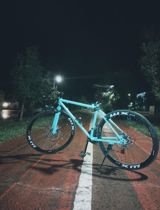 Шоссейный и простой велосипед