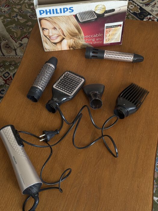 Фен-щетка Philips HP8657