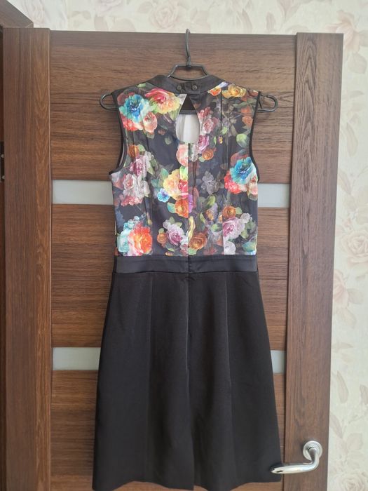 Продаю офисное платье