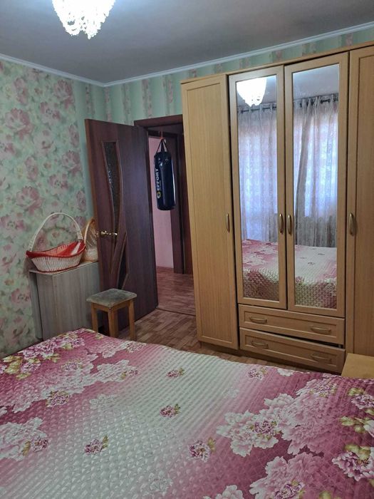 продается трехкомнатная квартира