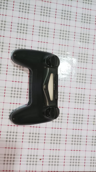 Продается dulshock 4 не заряжается