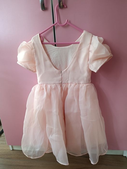 Vând rochie fete 130 cm