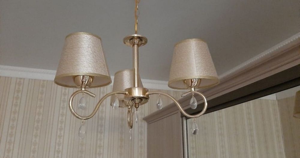Люстра трехрожковая