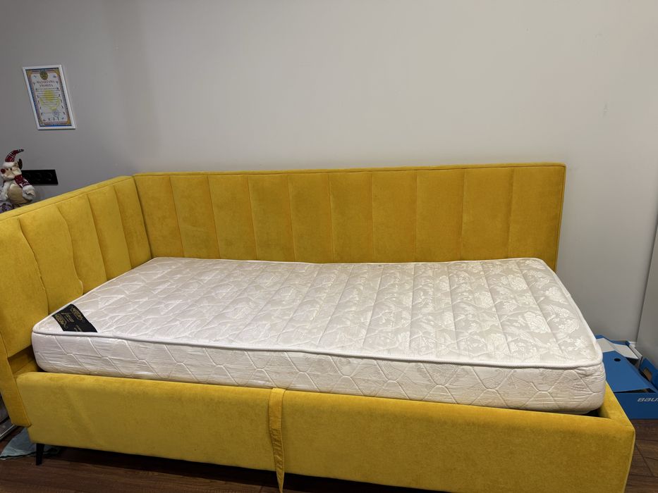 Продам кровать 200*90 с матрасом