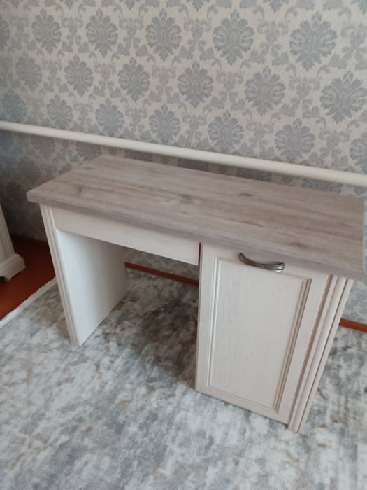 Продам  пенал , стол письменный - рабочий +кровать  производство Белар