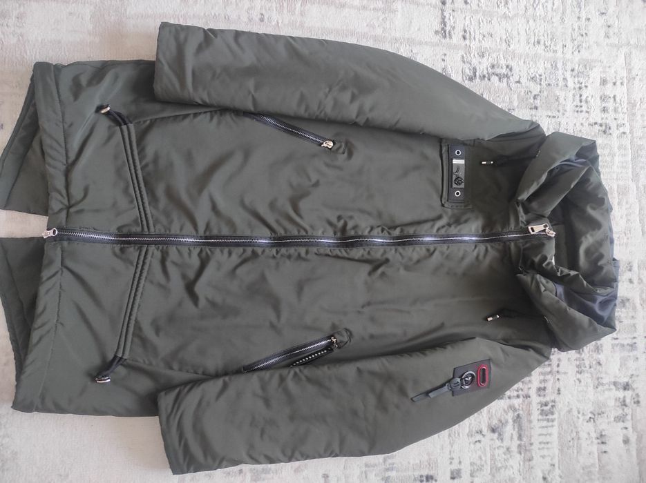 Продам демисезонную куртку