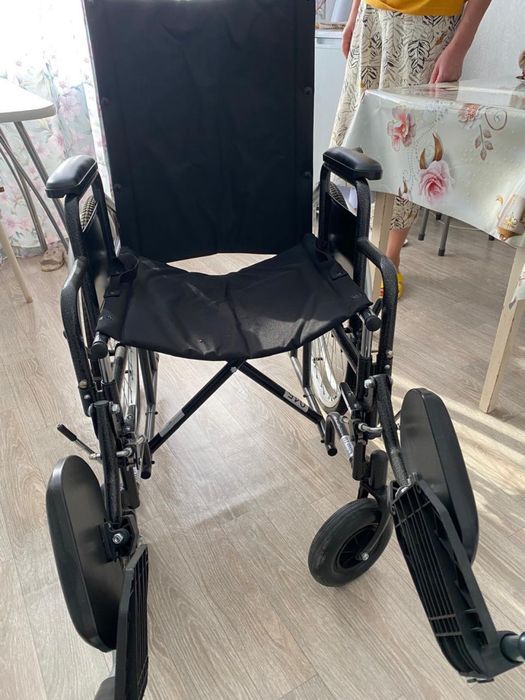 Прогулочная инвалидная коляска