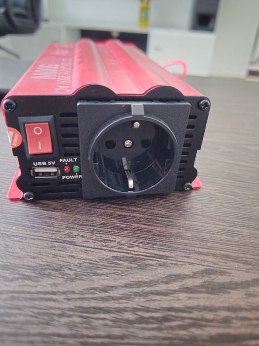 Invertor de tensiune PNI L650W, 500 W, alimentare duala 12 V / 24 V, iesire 230 V, sinus modificat, mufa USB 5 V 500 mAh, clesti alimentare