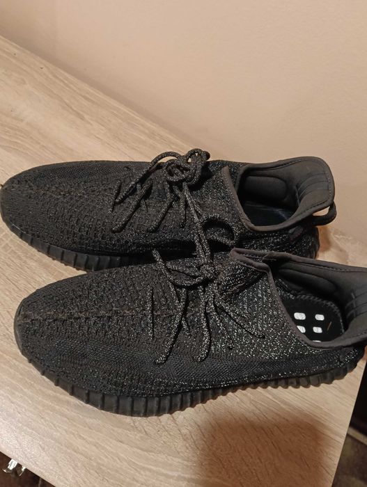 Продавам спортни обувки Adidas Yeezy