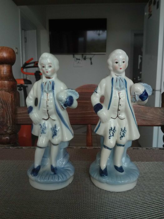 Стилно и красиво предложение.Обявената цена е за двете.