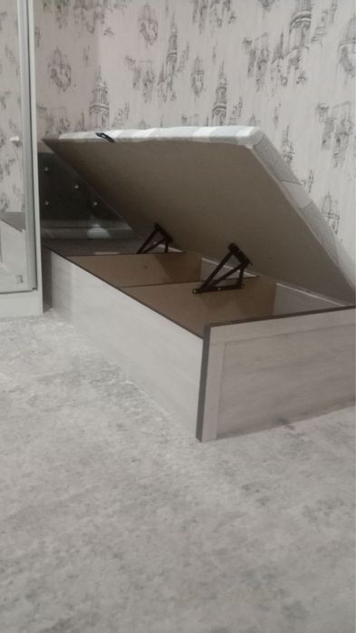 Бир кишилик краватлар аксияда капот механизимли