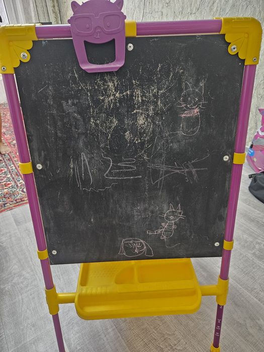 Продам магнитную доску мольберт