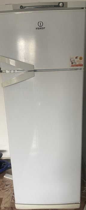 Холодильник indesit