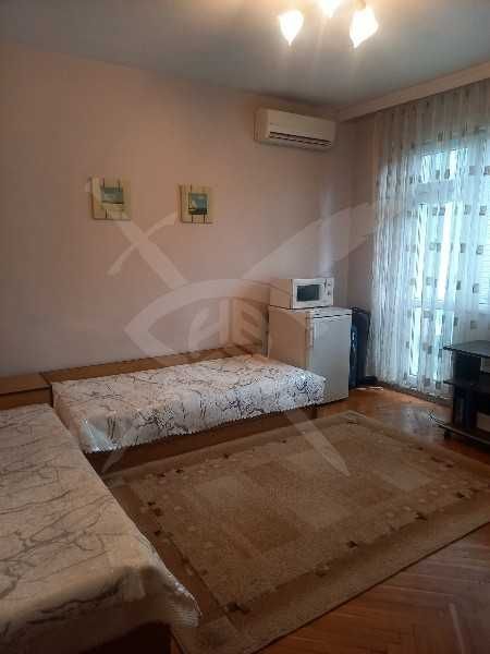 Дава се под наем Двустаен апартамент в Пловдив, Гагарин - 78 кв.м за 375 € - Снимка #1