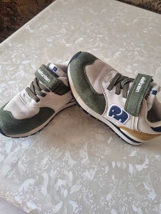 Adidasi baieti marimea 25-26