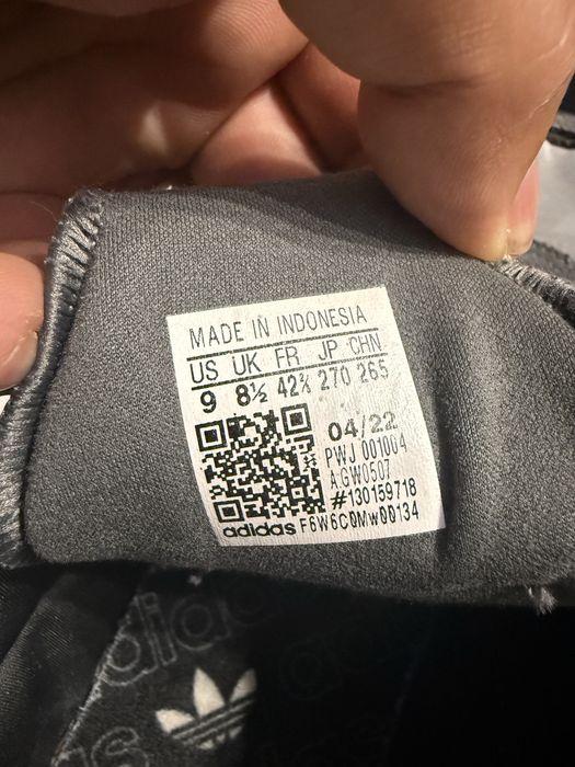 Adidasi adidas marimea 42,5