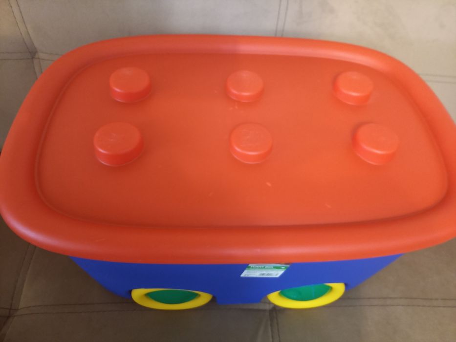 Голяма кутия за играчки