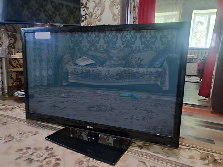 Телевизор LG 107cm