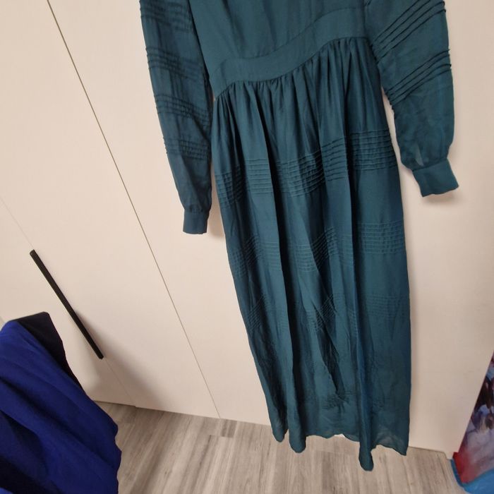 Продам два длинных платья.