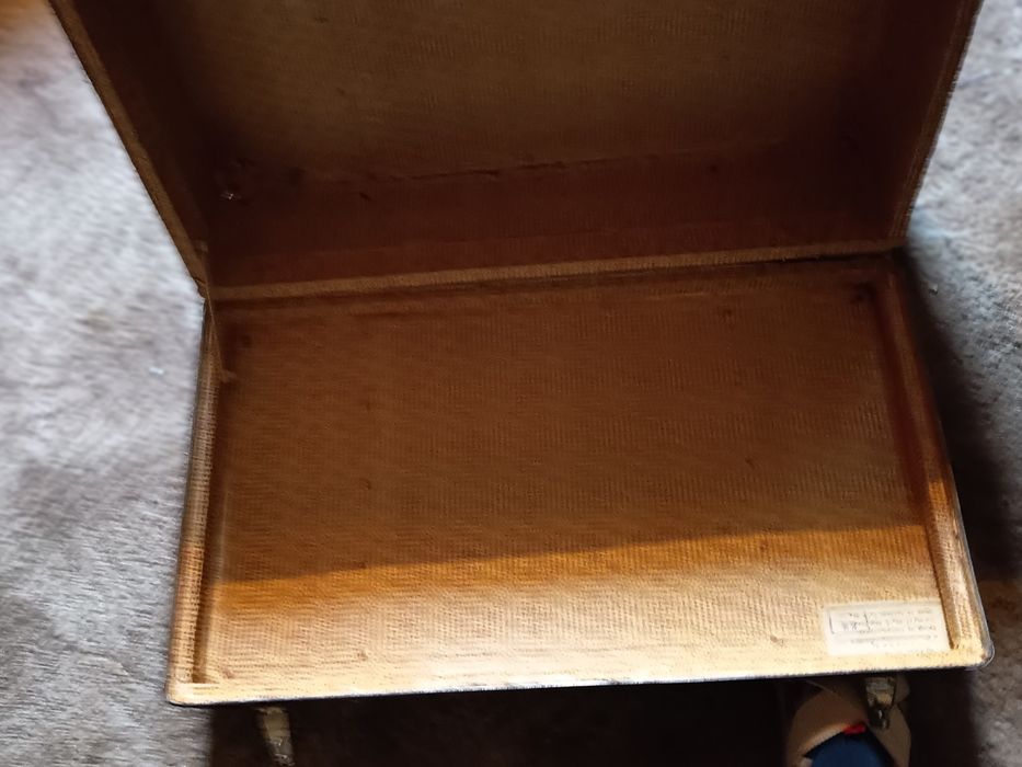 Стар античен запазен куфар