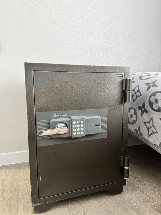 Сейф Diplomat