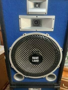 Boxe de vânzare Rave Land cu tot cu stație