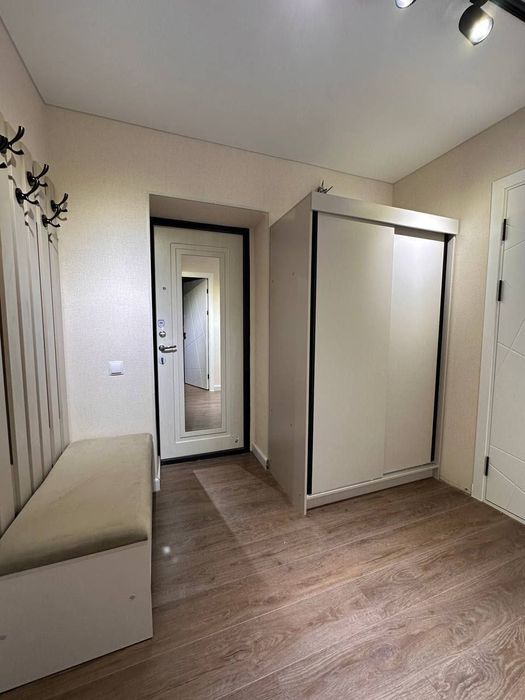 Новомосковская продаётся квартира 77 серия 2/1/4