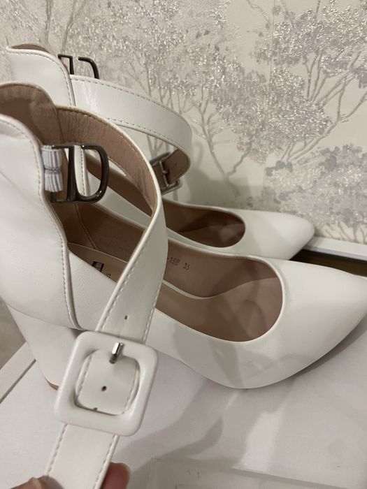 Туфли белая каблук