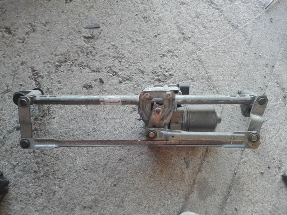 Продавам моторче за чистачки Голф5 / Golf V