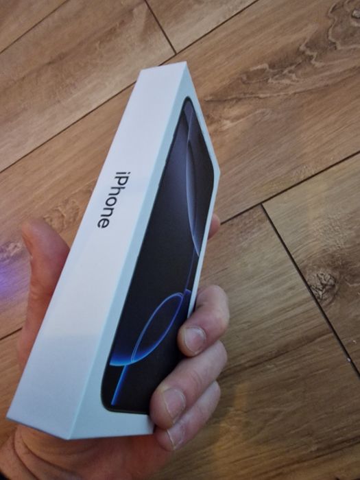 IPhone 16 pro max 1TB 
Las tel la 4000
Daca sunteți interesați s