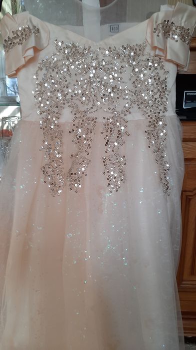 Нарядное платье для девочки