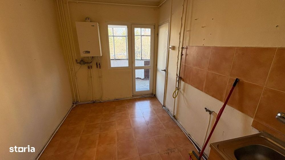 Apartament 2 camere, Plopilor, etaj 1, camere decomandate, centrala pr