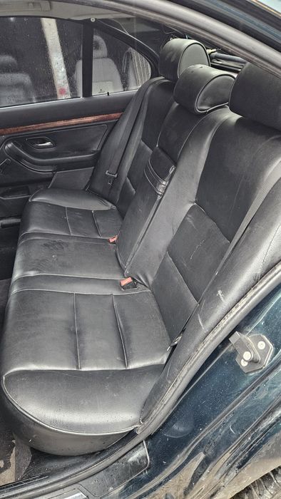 BMW E39 - 520i на части