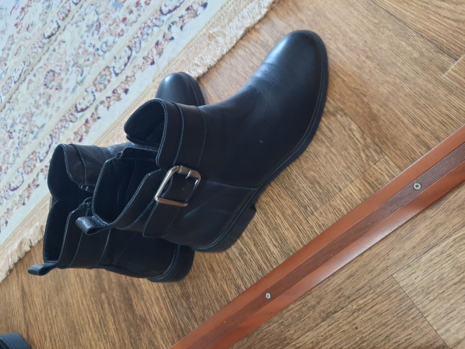 Кожаные ботинки 39размера