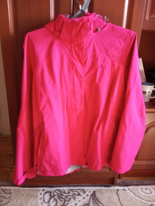 Ветровка женская