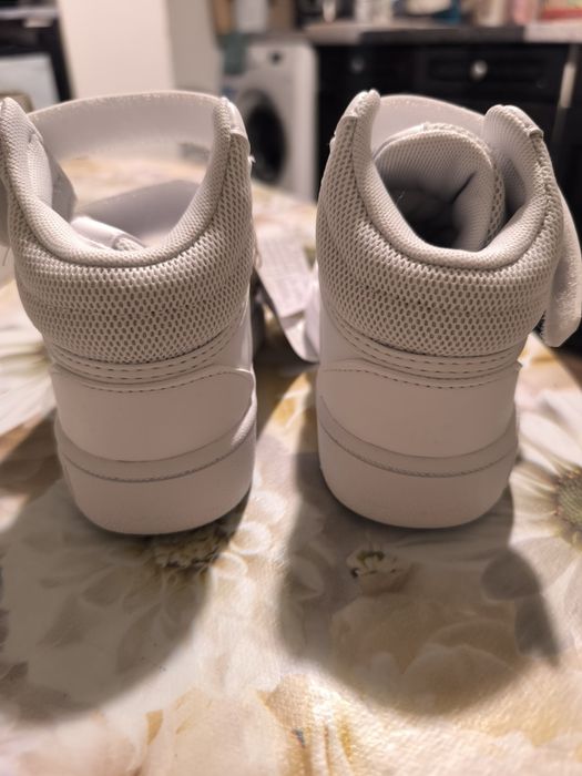 Детски маратонки adidas hoops