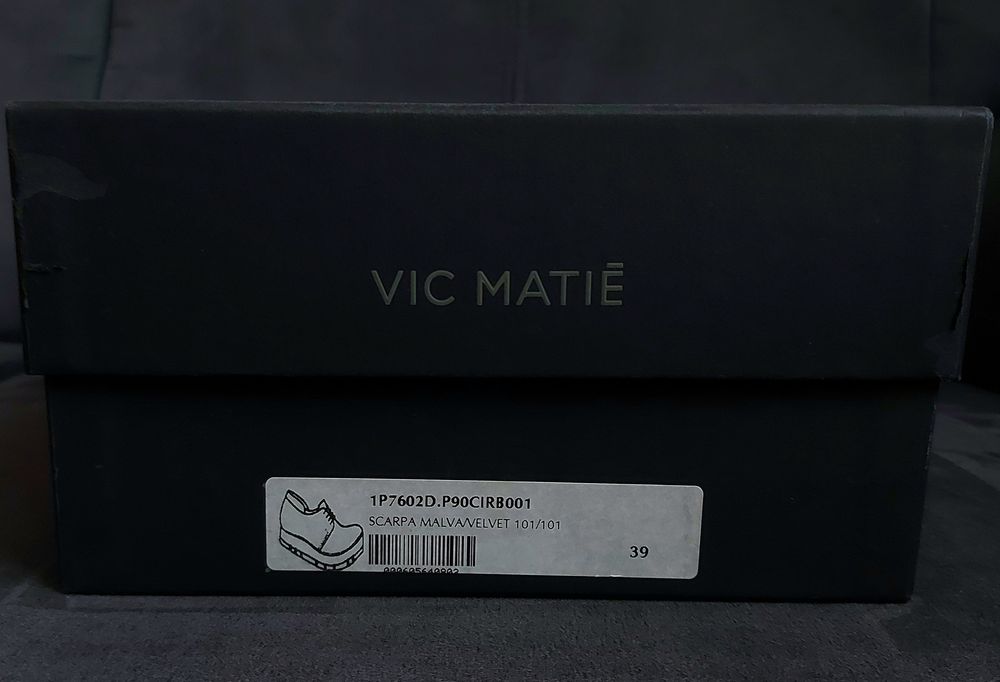 Vic Matie - Noi - Cu eticheta