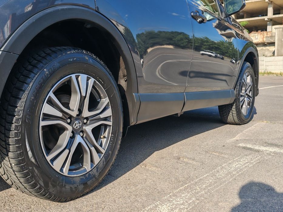 Vând Toyota RAV4