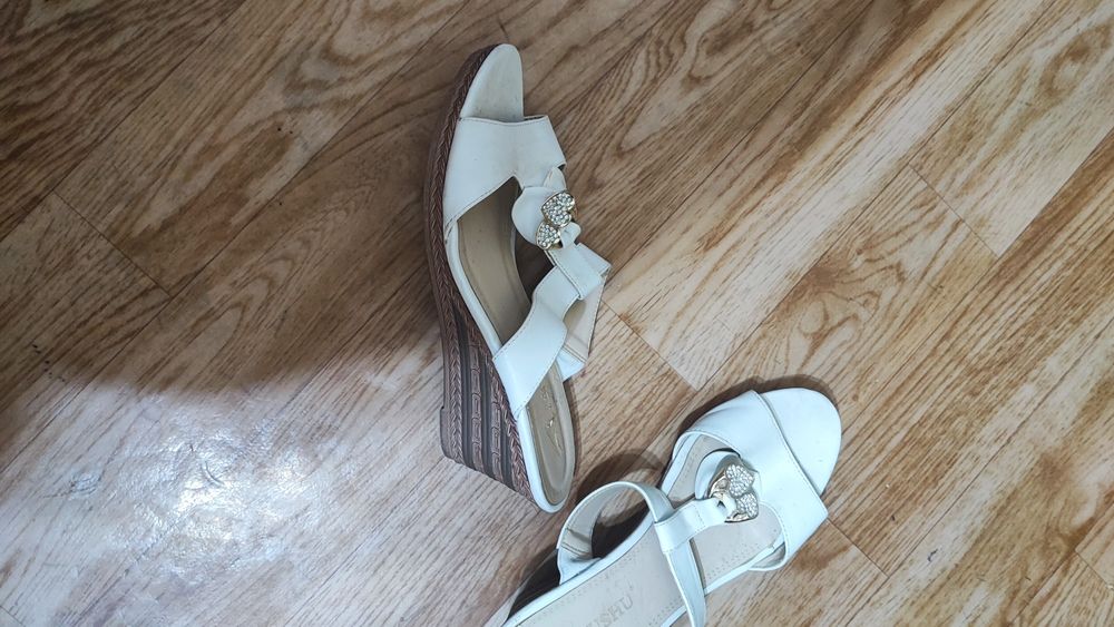 Шлепки белые 38р