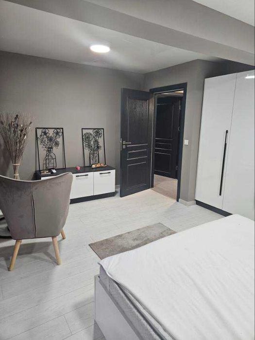 Дава се под наем Двустаен апартамент в Варна, Център - 70 кв.м за 880 € - Снимка #3